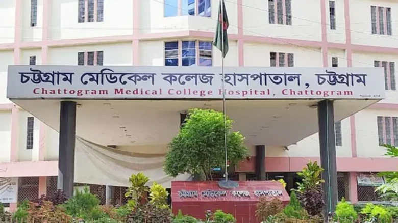 ৬ দফা দাবিতে চমেক হাসপাতালে ইন্টার্ন চিকিৎসকদের অনির্দিষ্টকালের কর্মবিরতি শুরু, ক্লাস বর্জনের ডাক